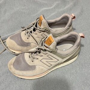 New Balance Women’s Grey Sneakers with light pink stripe